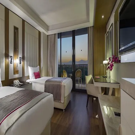 تراندي لارا 5*